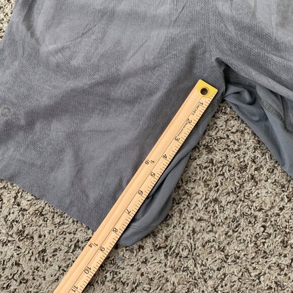Lululemon Mens Gray Athletic Shorts With Inner Liner Size L - Picture 7 of 8